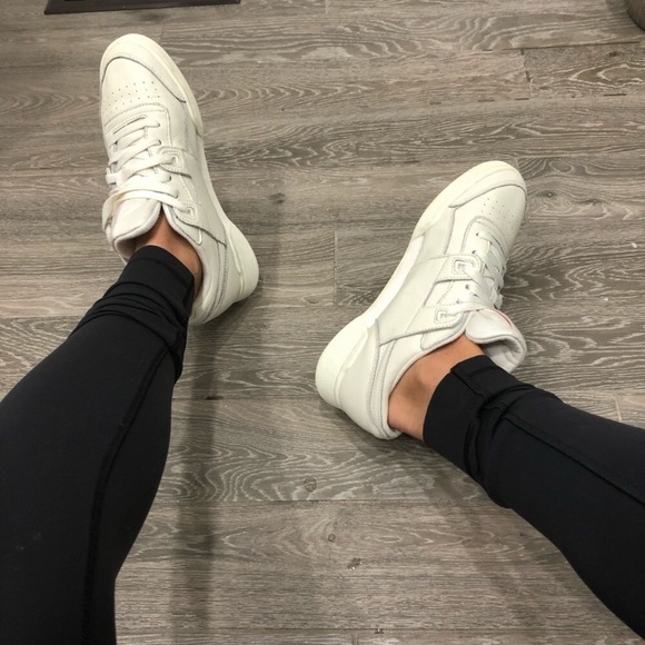 Reebok Shoes - Reebok classic shoe